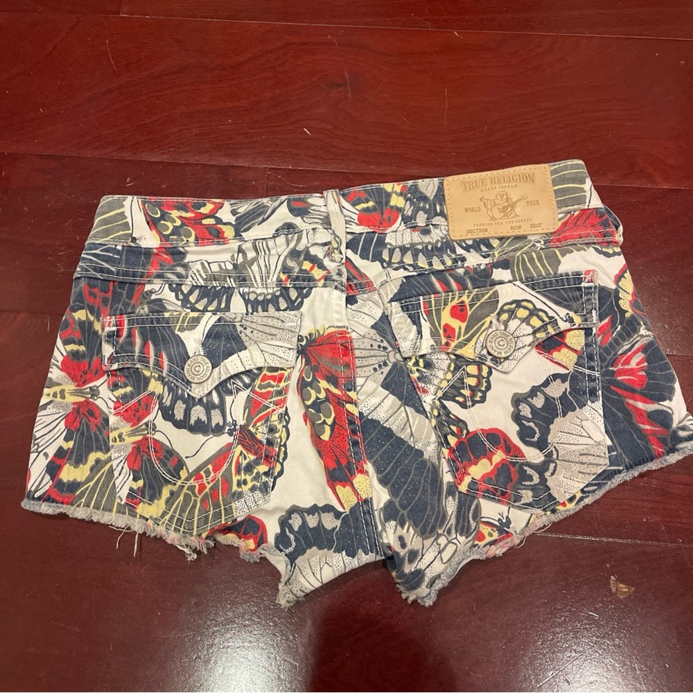 True religion Joey cut off shorts butterfly pattern - Picture 4 of 6